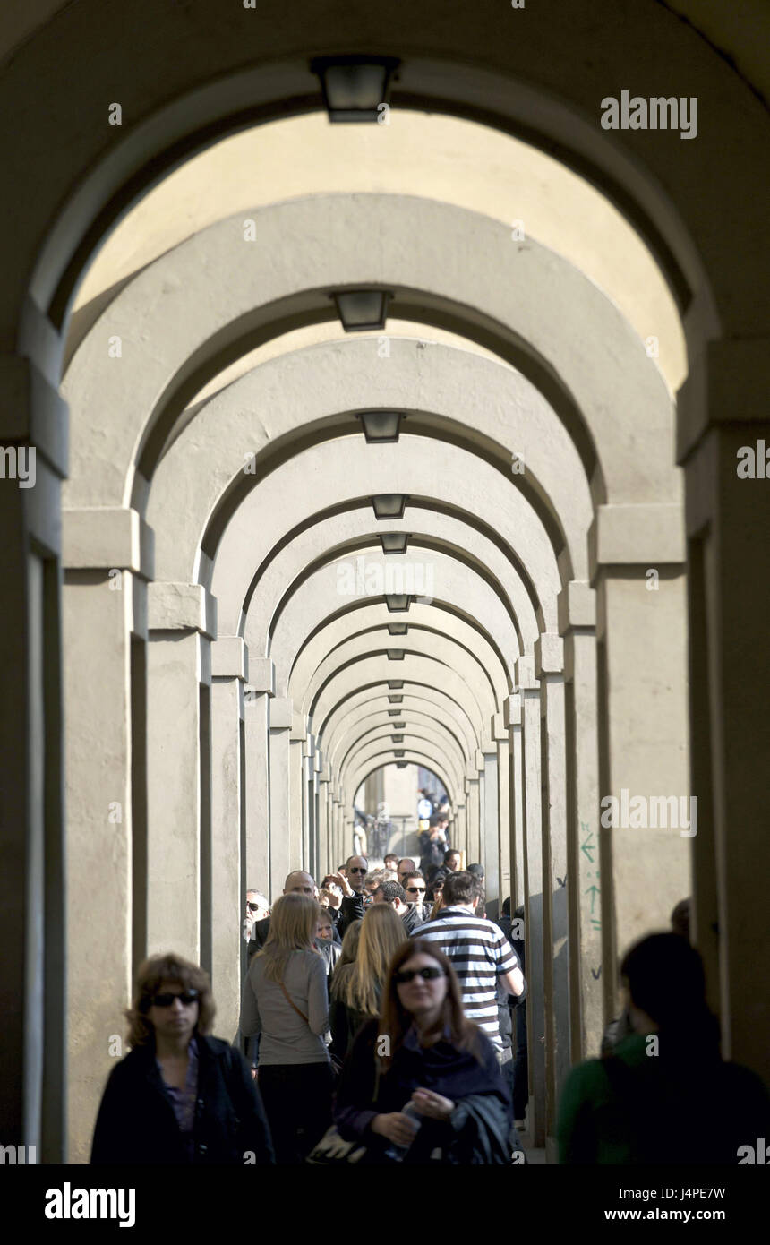 Italy, Tuscany, Florence, Lungarno Archibusieri, arcades, tourists, no model release, Stock Photo