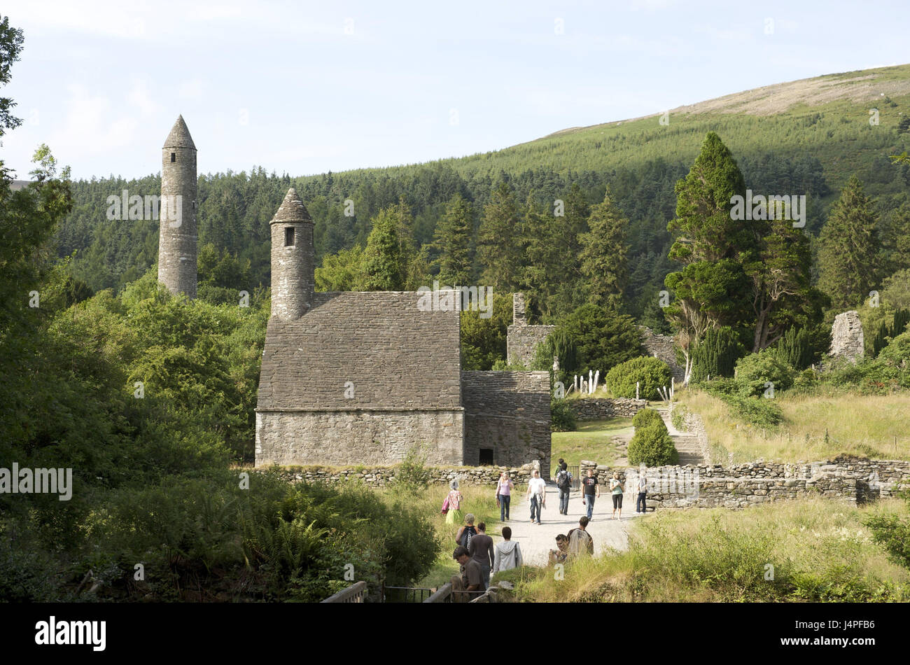 Ireland, Leinster, county Wicklow, Glendalough, cloister attachment, round tower, Stock Photo