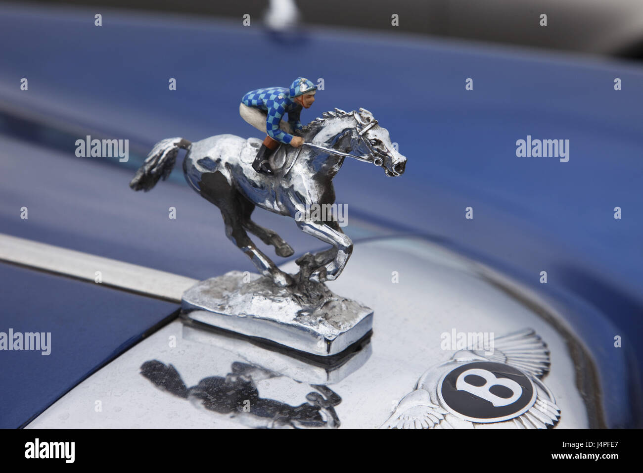 Great Britain, England, London, Epsom derby, horse's race, car, Bentley, racing  horse, Jockey, statue, detail, no property release Stock Photo - Alamy
