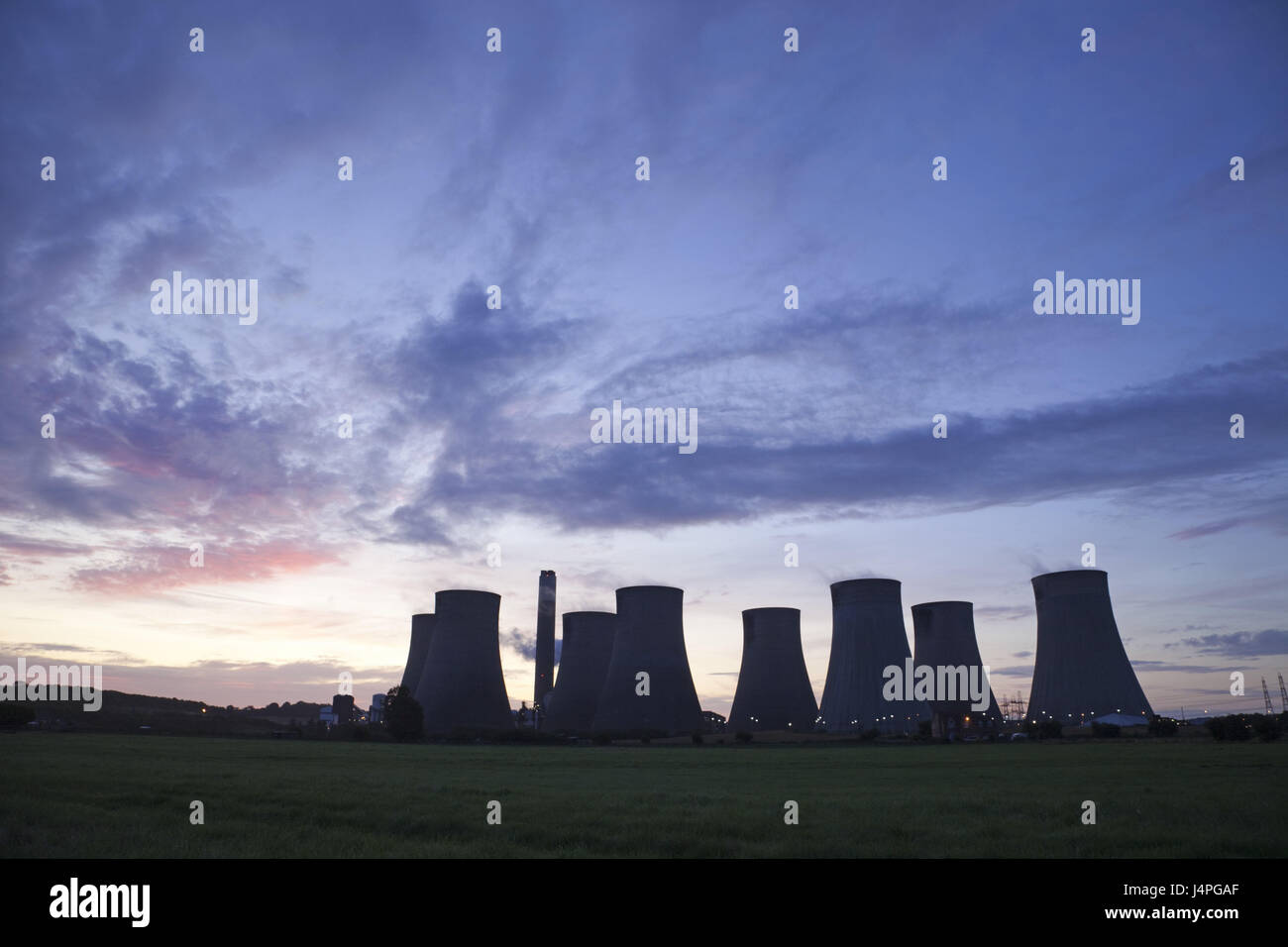 Great Britain, England, Nottinghamshire, Ratcliffe-on-Soar, factory, cooling towers, evening tuning, Stock Photo