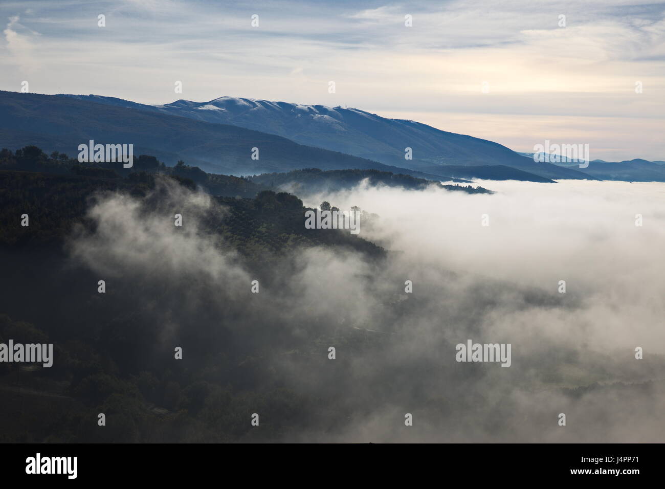 Mystical sea of fog hi-res stock photography and images - Alamy