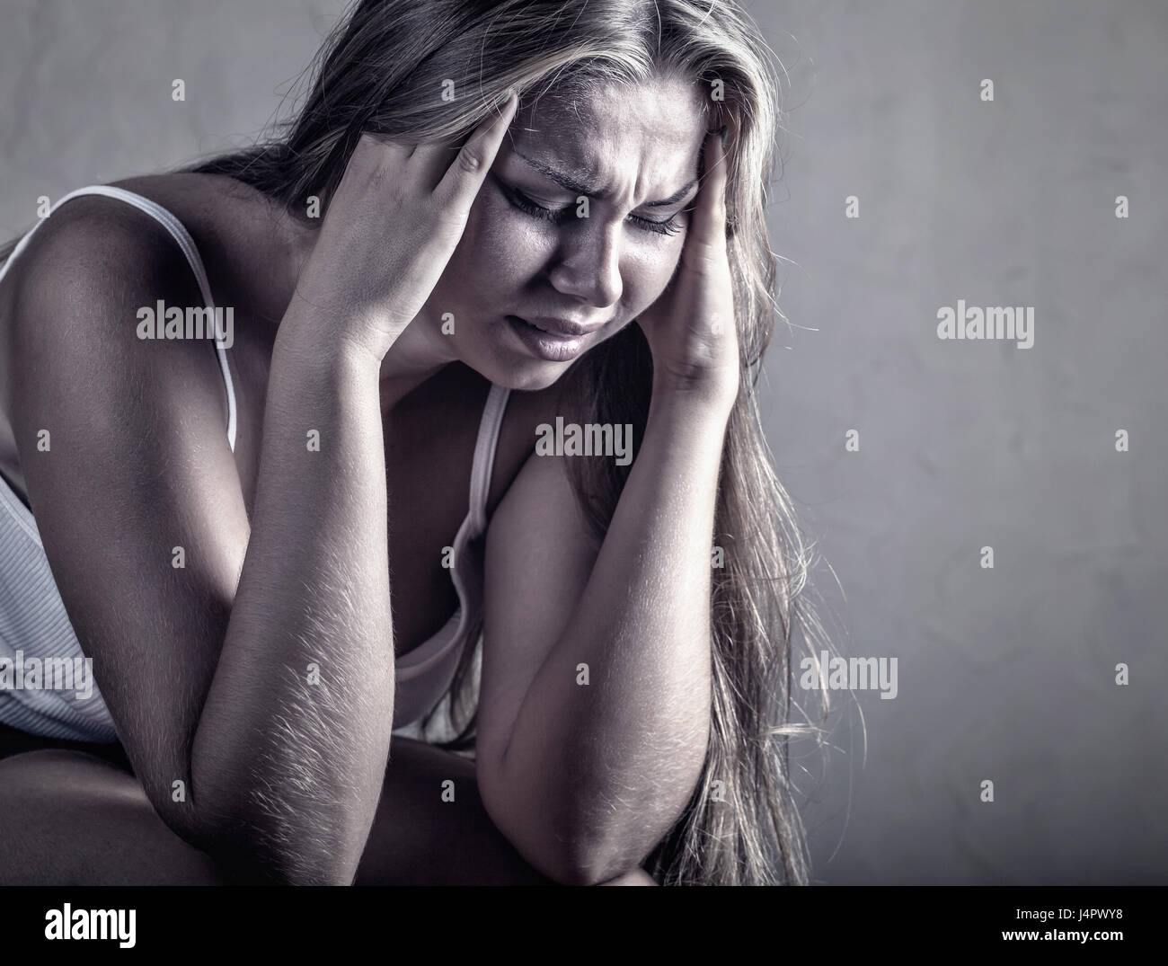 Beautiful sad young woman crying hi-res stock photography and images ...
