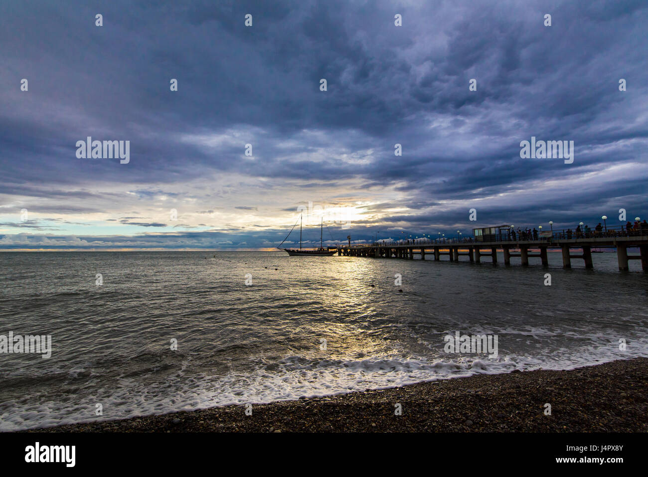 Beautiful seascape at sunset with clouds and pier Stock Photo - Alamy