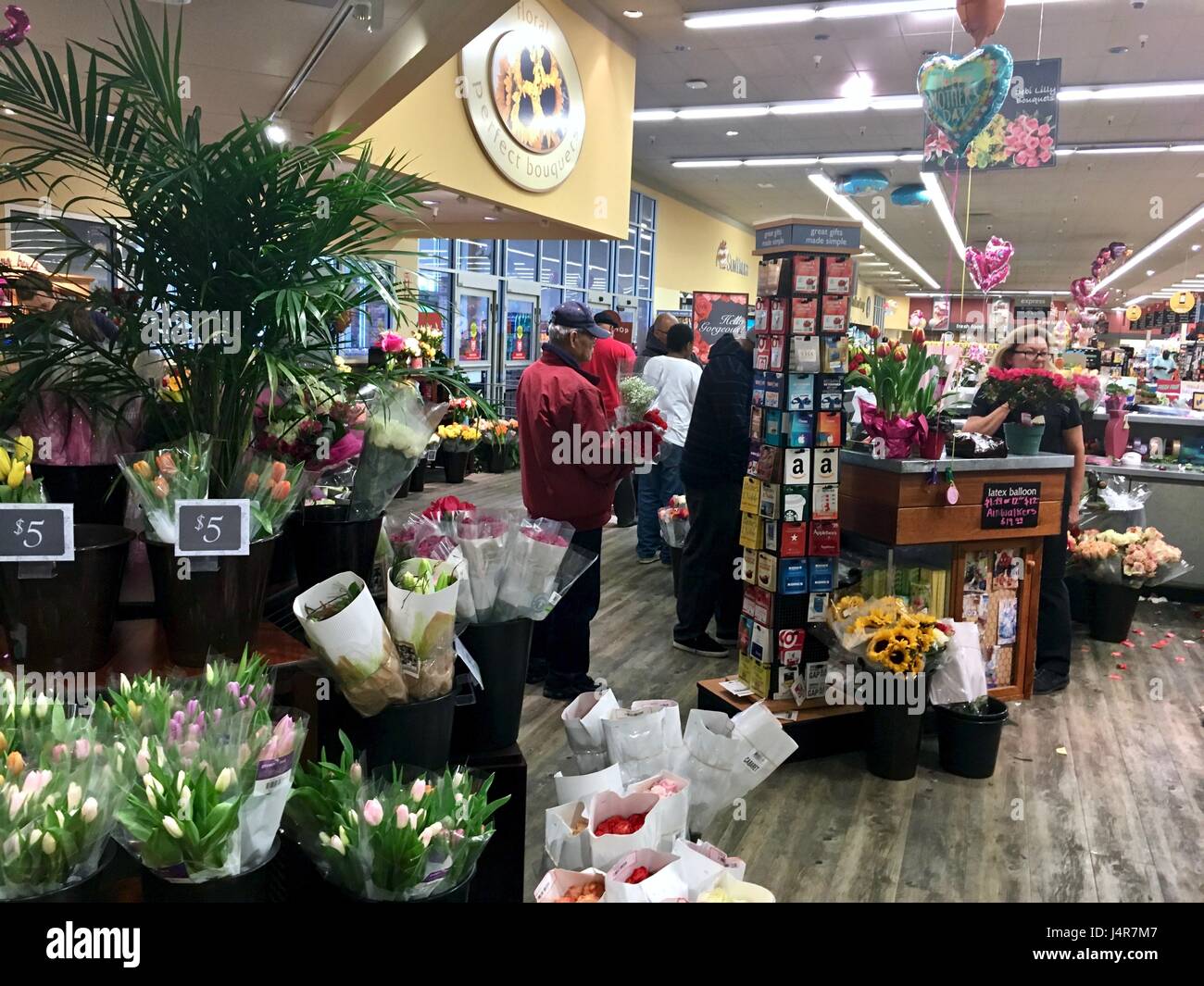 Maryland, USA - May 13, 2017: People buying floral arrangements, flowers, and plants at Safeway the night before mothers day to beat the last minute rush the day of mothers day. Photo credit: Jeramey Lende/Alamy Live News Stock Photo