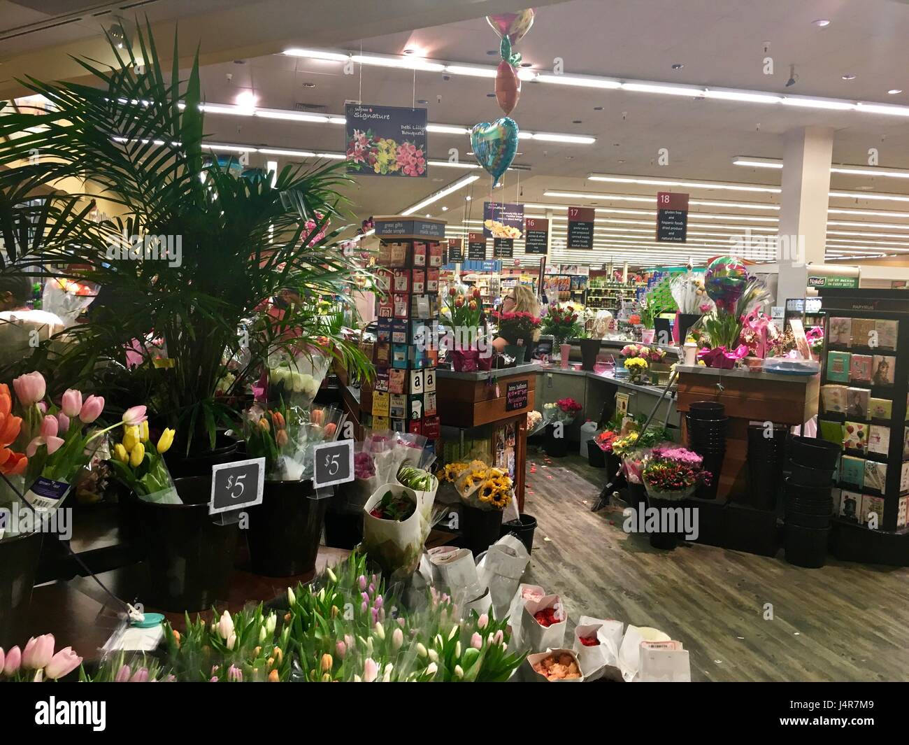 Maryland, USA - May 13, 2017: People buying floral arrangements, flowers, and plants at Safeway the night before mothers day to beat the last minute rush the day of mothers day. Photo credit: Jeramey Lende/Alamy Live News Stock Photo