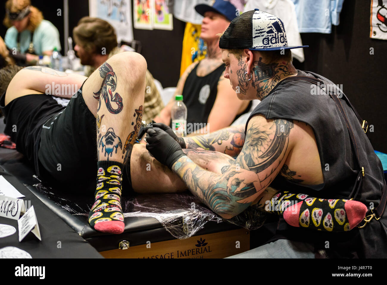 Tattoo artist works on a client at the 10th Annual Brighton Tattoo Convention, The Brighton Centre, Brighton. photo ©Julia Claxton Stock Photo - Alamy