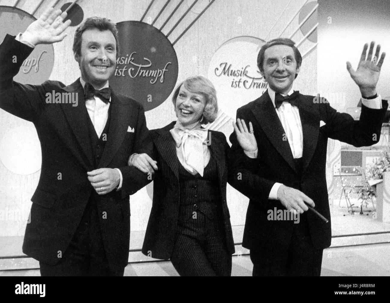 ARCHIVE - The Austrian entertainer Peter Alexander (L) is the guest star as the famous hsow 'Musik is Trumpf' which aired for the opening of the International Congress Centre (ICC) in Berlin, Germany, 31 March 1970. The actors Barbara Schoene (M) and Harald Juhnke joined in the show. Photo: Klar/dpa Stock Photo