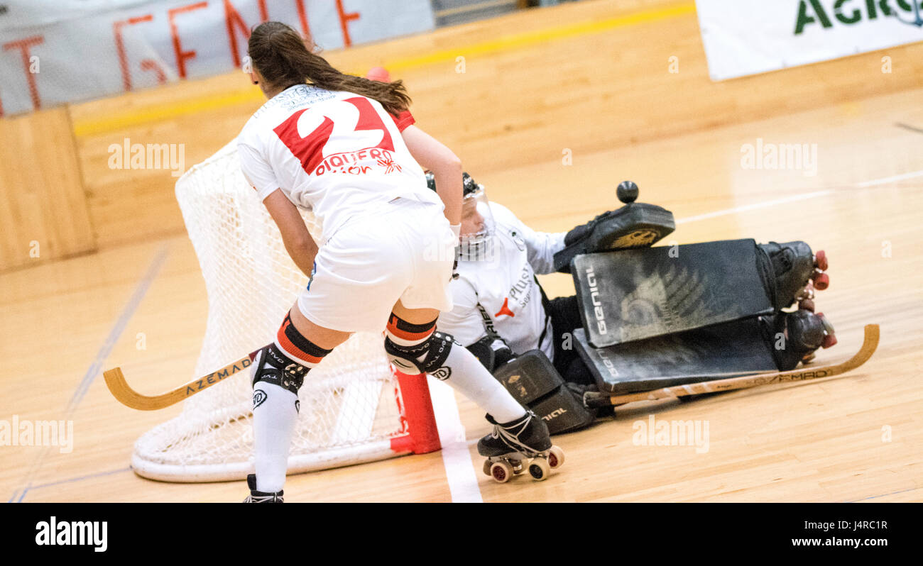 Gijon, Spain. 13th May, 2017. Marta Piquero (Hostelcur Gijon) in action during the rink hockey match of Season 2016/2017 of Spanish Women's ‘OK League’ between Hostelcur Gijon HC and HC Bigues i Riells at MataJove Sports Center on May 13, 2016 in Gijon, Spain. ©David Gato/Alamy Live News Stock Photo