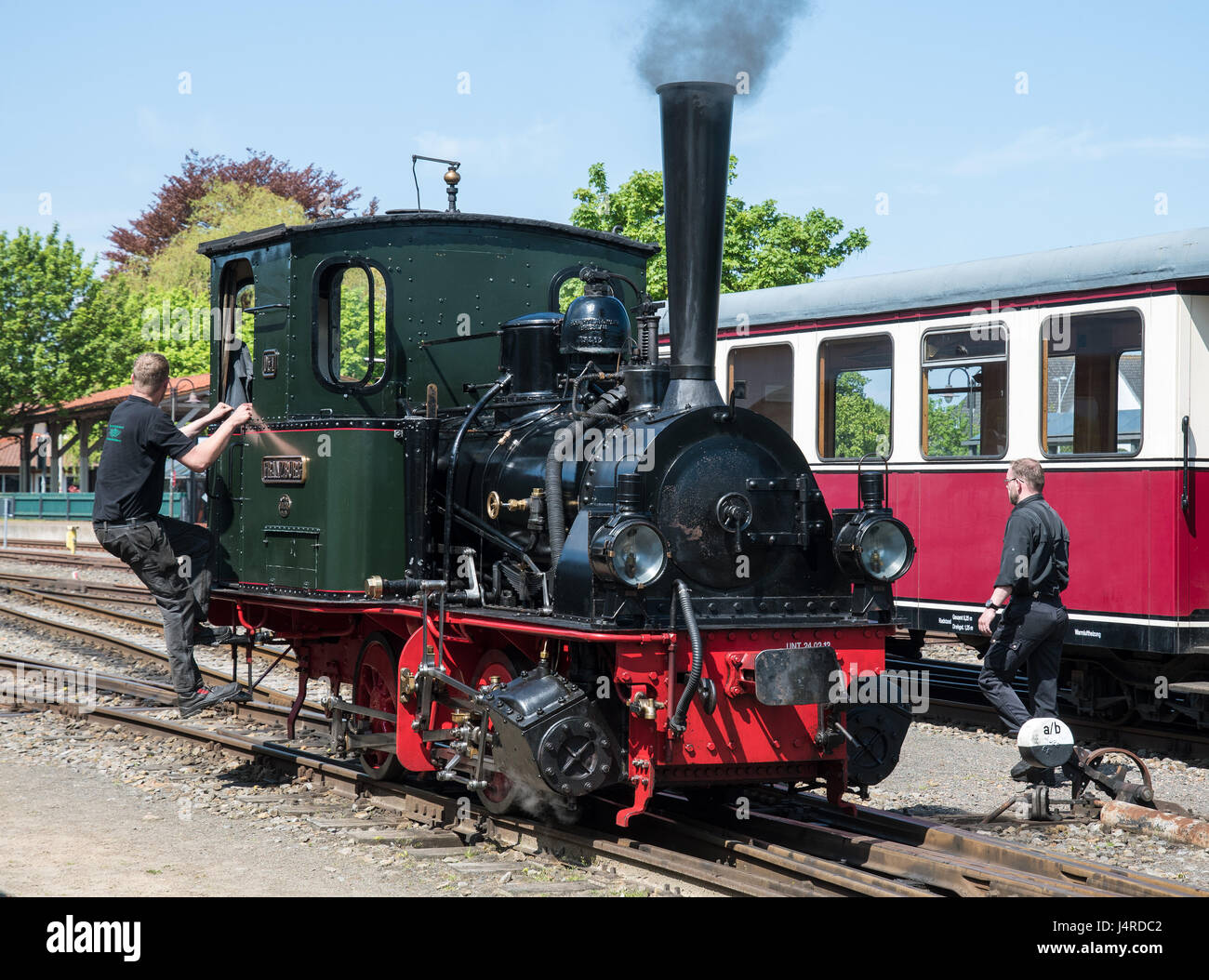 Bruchhausen-Vilsen, Germany. 14th May, 2017. The steam train Franzburg from the museum railway of Bruchhausen-Vilsen outside the museum in Bruchhausen-Vilsen, Germany, 14 May 2017. Photo: Ingo Wagner/dpa/Alamy Live News Stock Photo