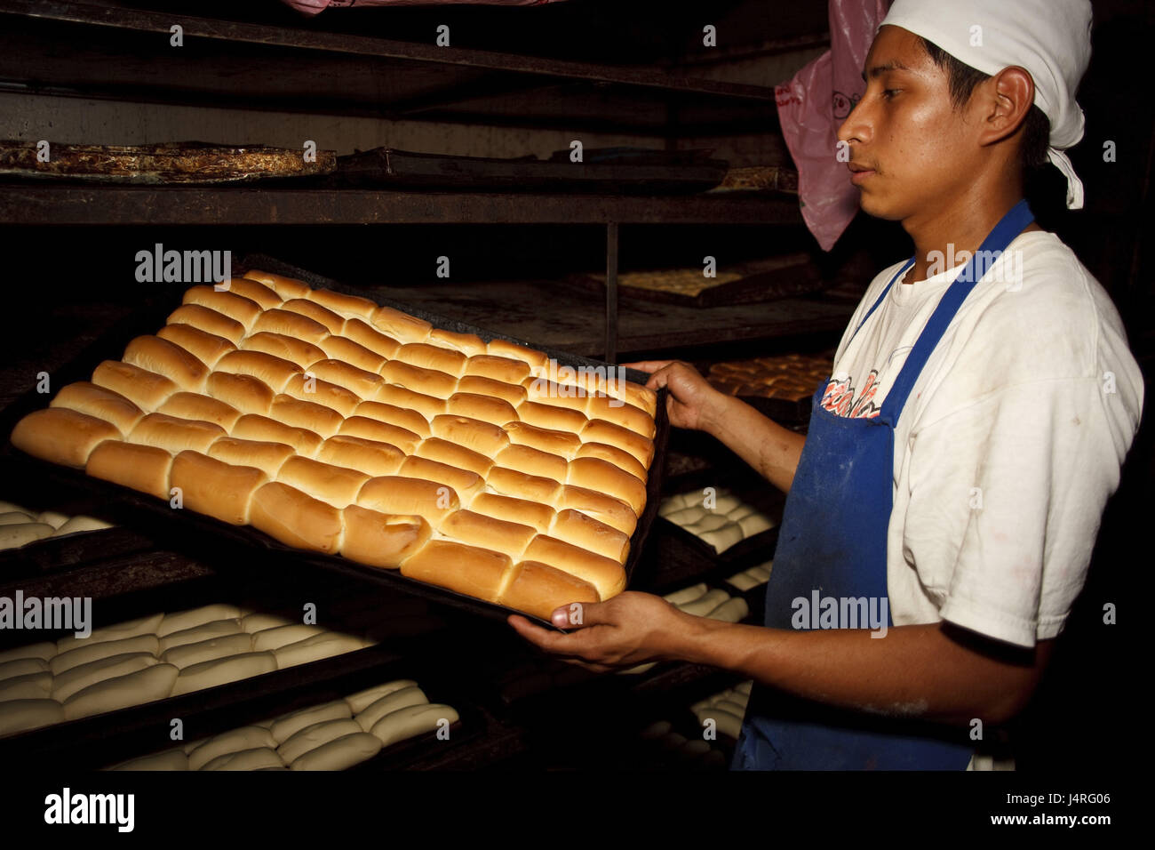 El Salvador, Ciudad Segundo Montes, baker's, baking sheet, cakes and pastries Stock Photo Alamy