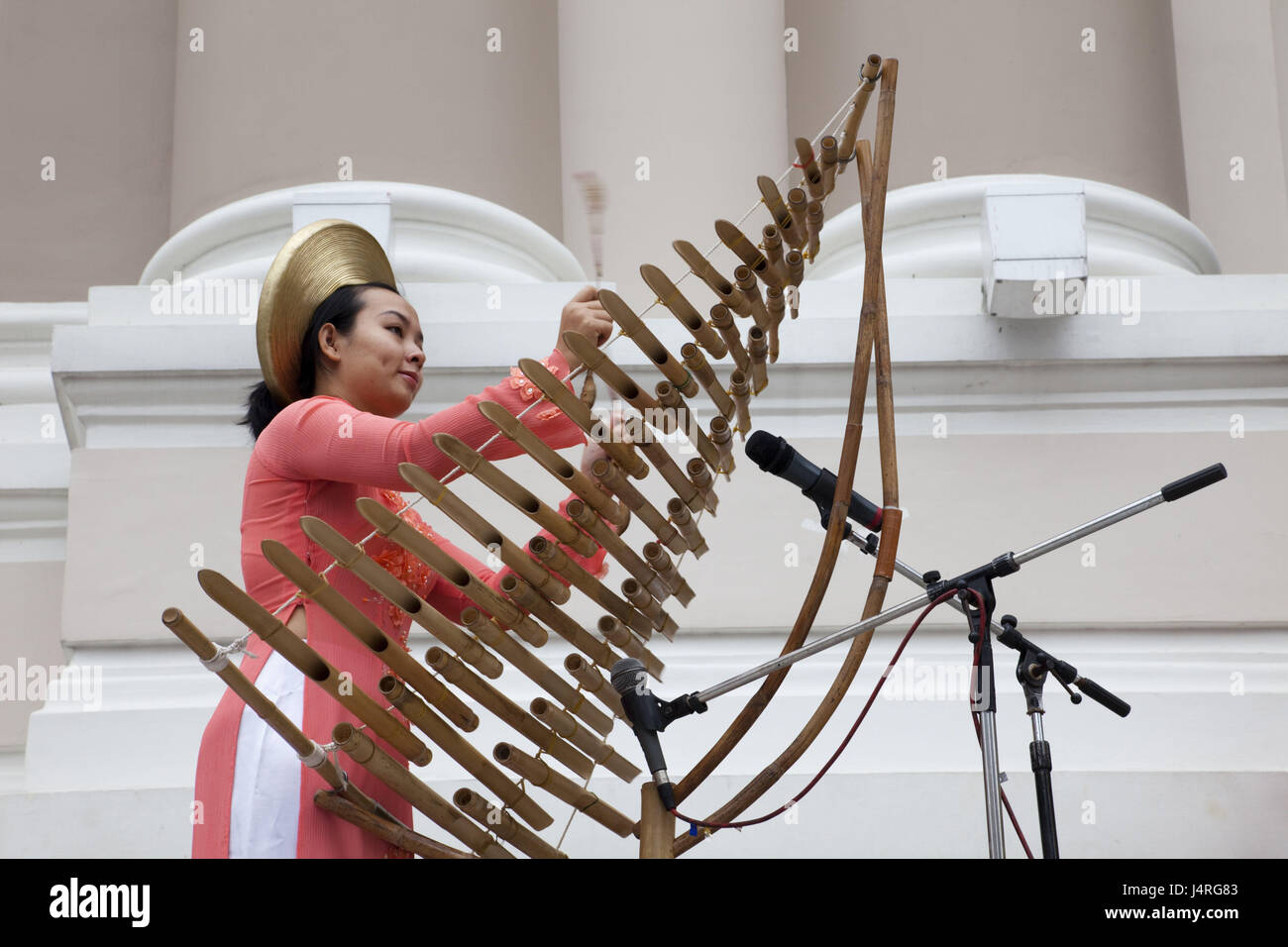 Xylophone en bois image stock. Image du musique, populaire - 32998453