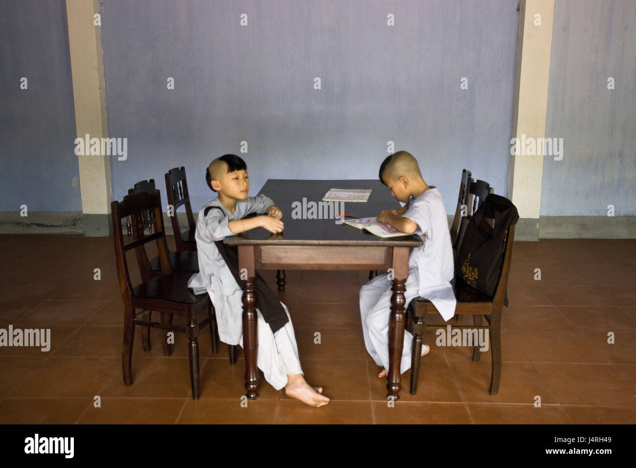 Vietnam, Gee up, Thien Mu Pagode, school children, Stock Photo