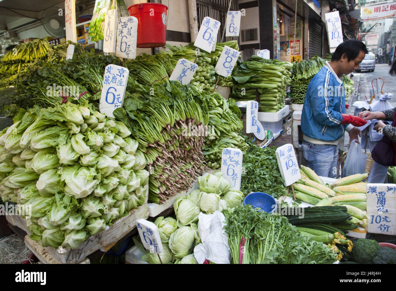 China, Hong Kong, Wanchai, vegetable market, dealer Stock Photo Alamy
