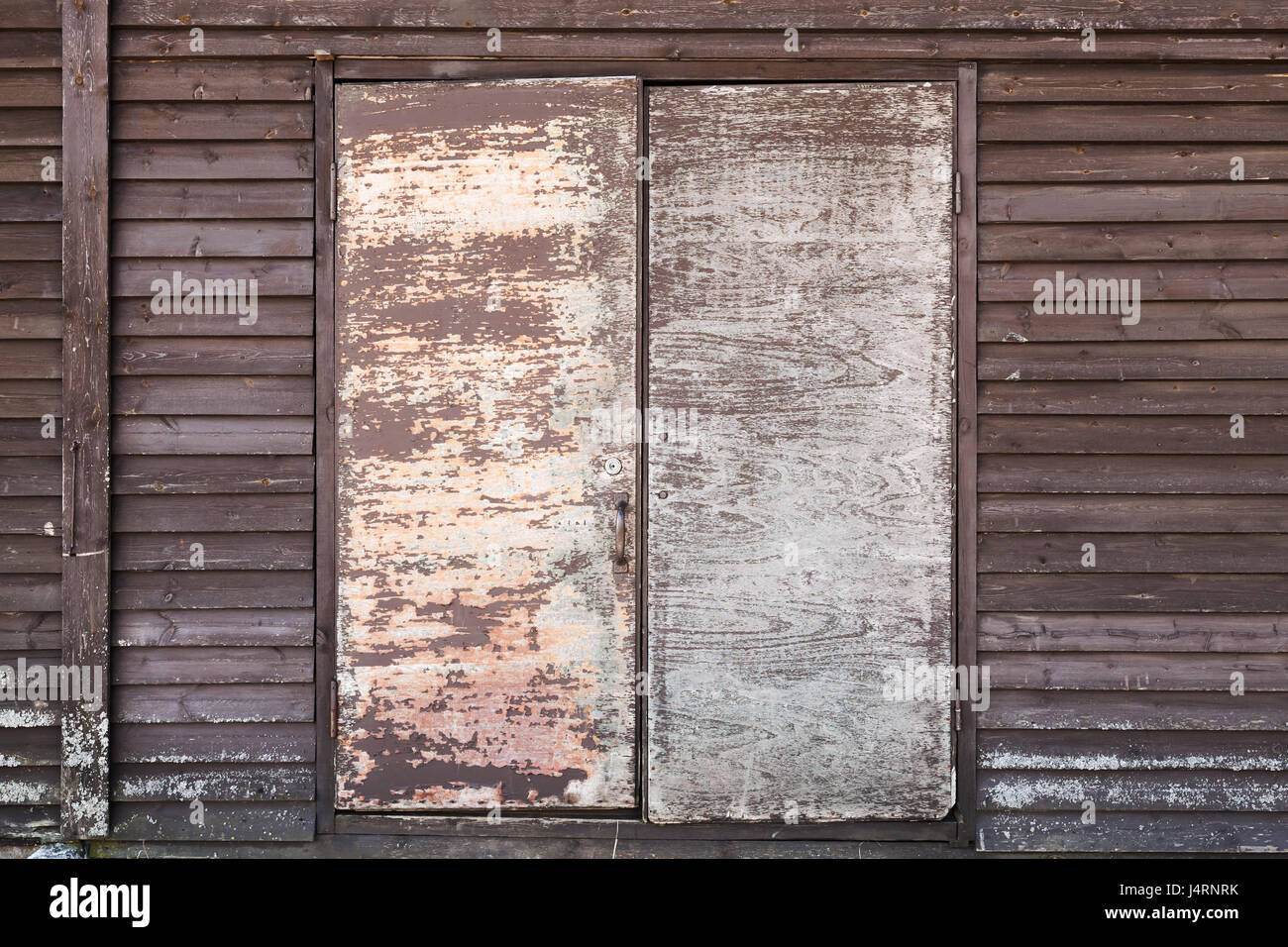 Old closed wooden wood door hi-res stock photography and images - Alamy