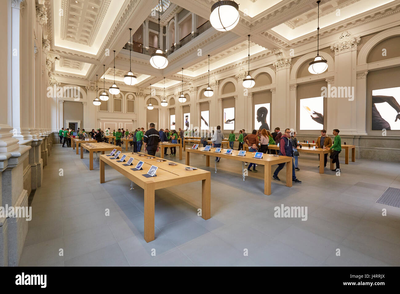 Apple store hi-res stock photography and images - Alamy