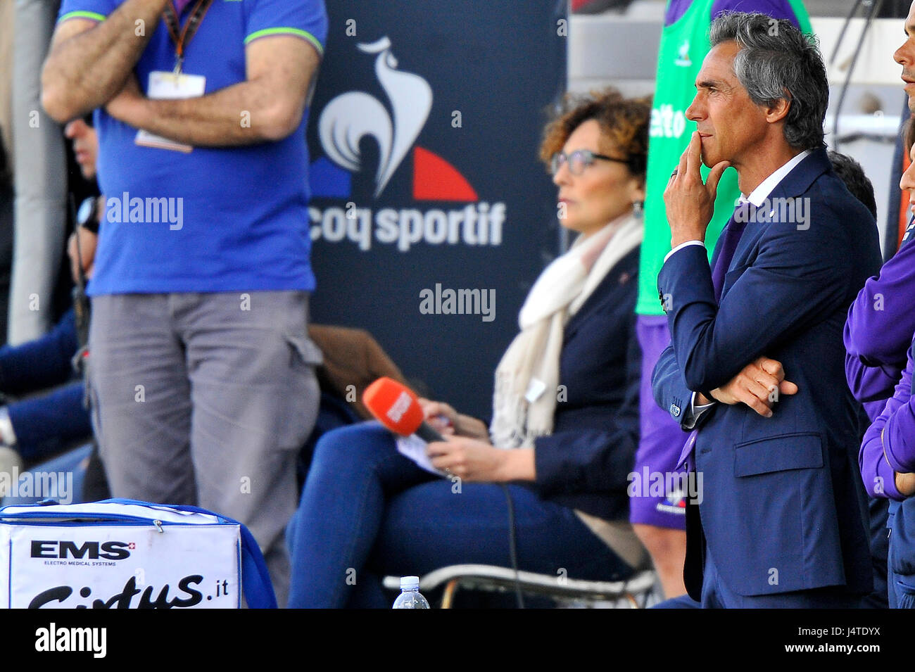 Florence, Italy. 13th May, 2017. A.c.f. Fiorentina's head coach Paulo Sousa gestures during the Italian Serie A soccer match between A.c.f. Fiorentina and S.S. Lazio at Artemio Franchi Stadium. Credit: Giacomo Morini/Pacific Press/Alamy Live News Stock Photo