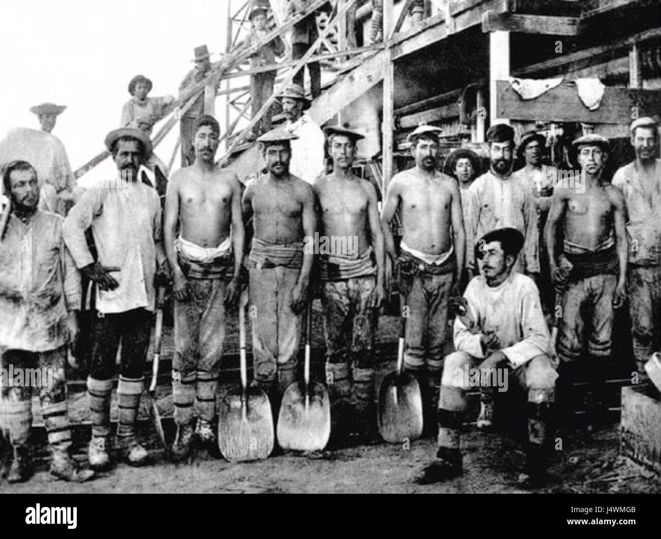 Trabajadores salitre refers to workers involved in the extraction or ...