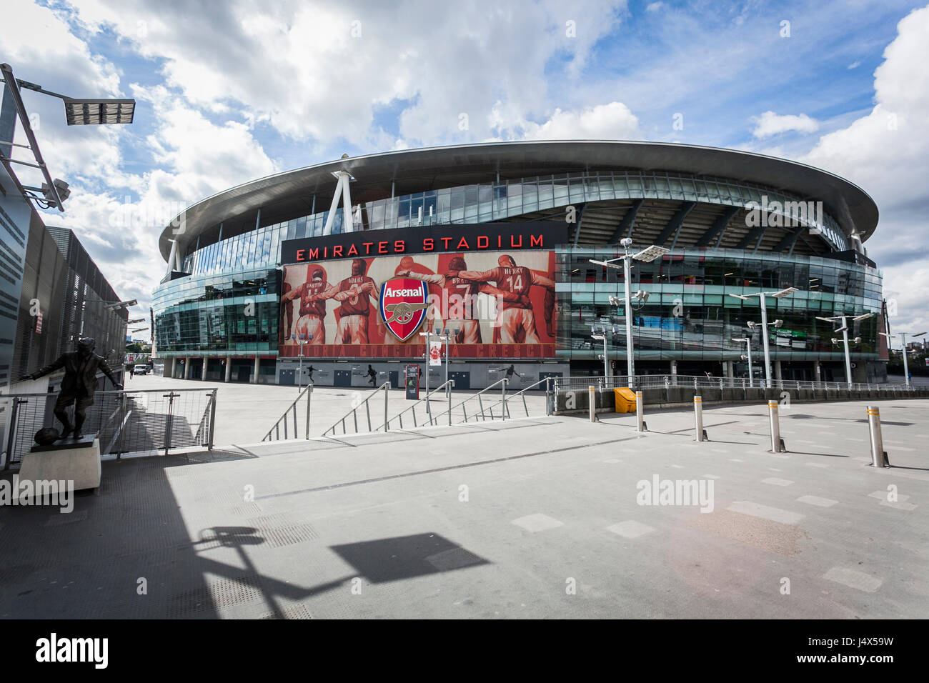 Emirates stadium hi-res stock photography and images - Alamy