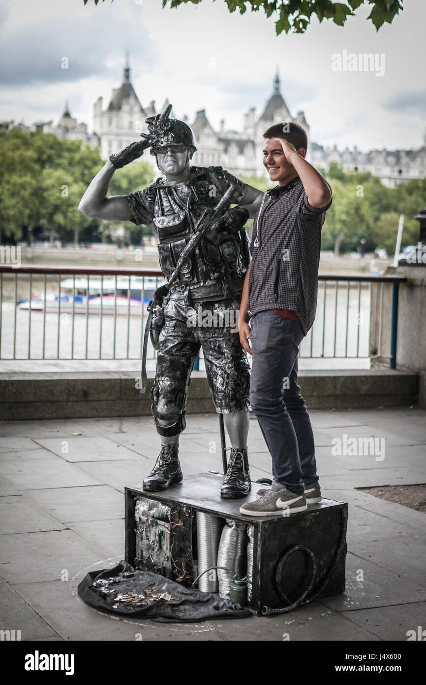STREET PERFORMERS, LONDON, ENGLAND-19th AUG 2015:-Street artists performing on the London embankment for the tourists. Stock Photo