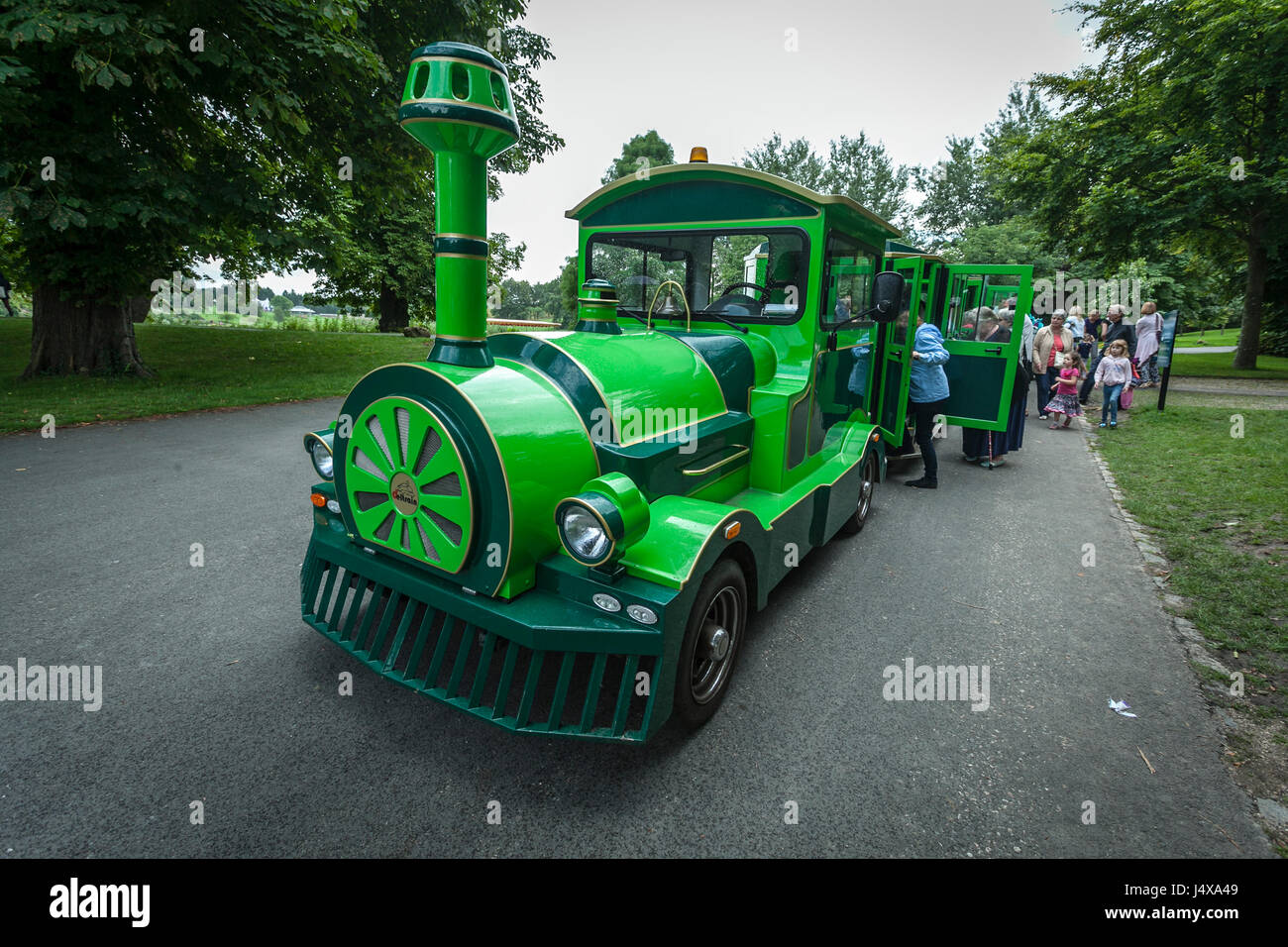 LEEDS CASTLE TOURIST TRAIN, KENT, ENGLAND-2nd SEPT 2015:-The tourist train takes guests from the main gate through the grounds to the castle entrance Stock Photo