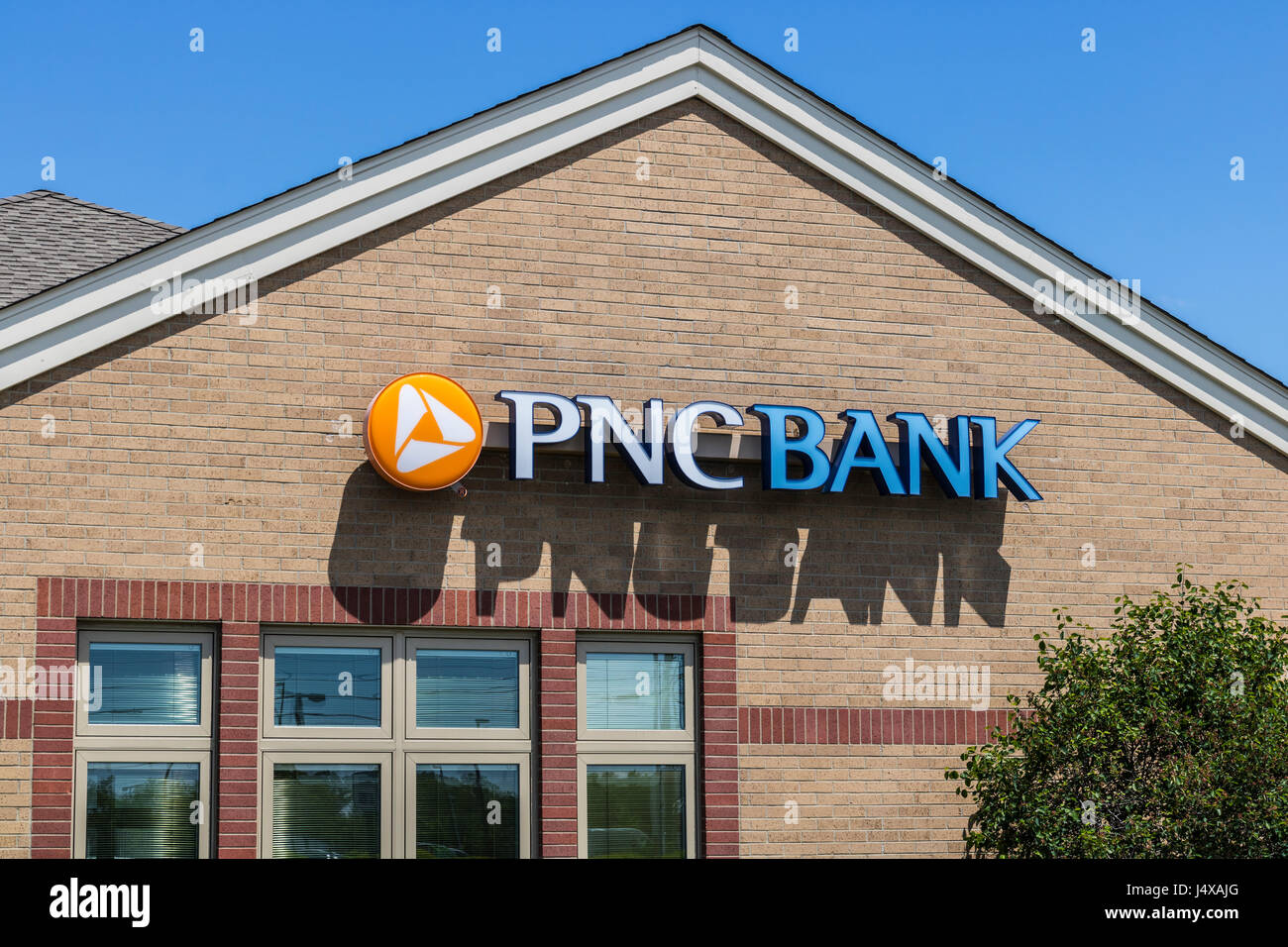 Fishers - Circa May 2017: PNC Bank Branch. PNC Financial Services offers Retail, Corporate and Mortgage Banking VIII Stock Photo