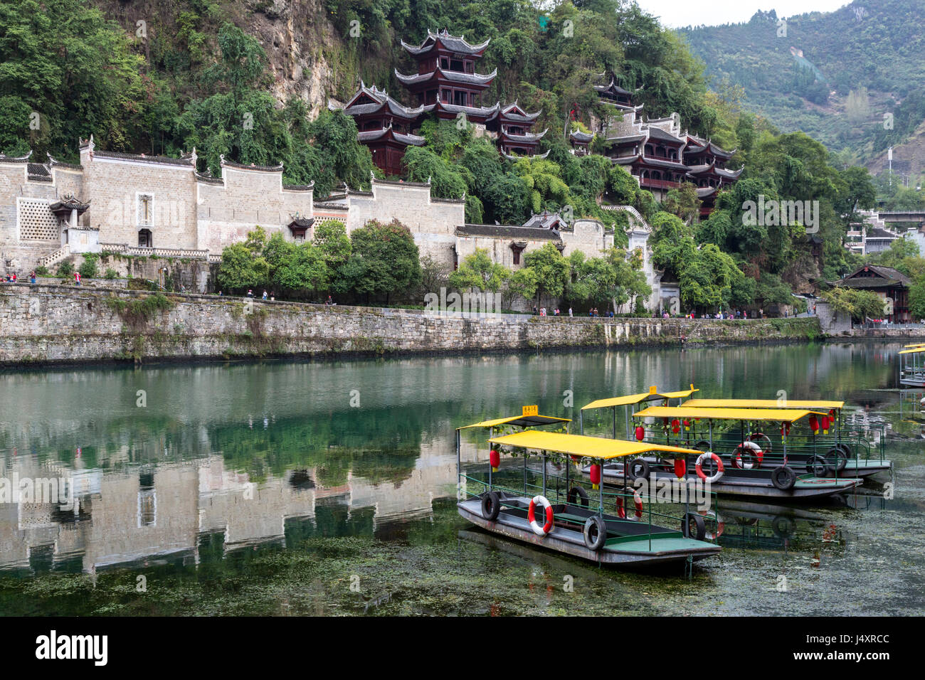 Zhenyuan, Guizhou, China.  Wuyang River.  Black Dragon Cave Palace in Background. Stock Photo