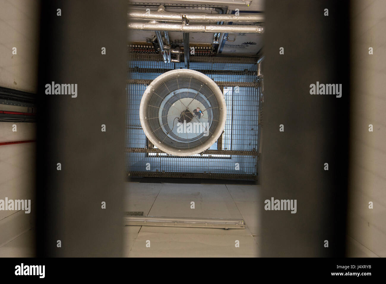Exposed duct hires stock photography and images Alamy