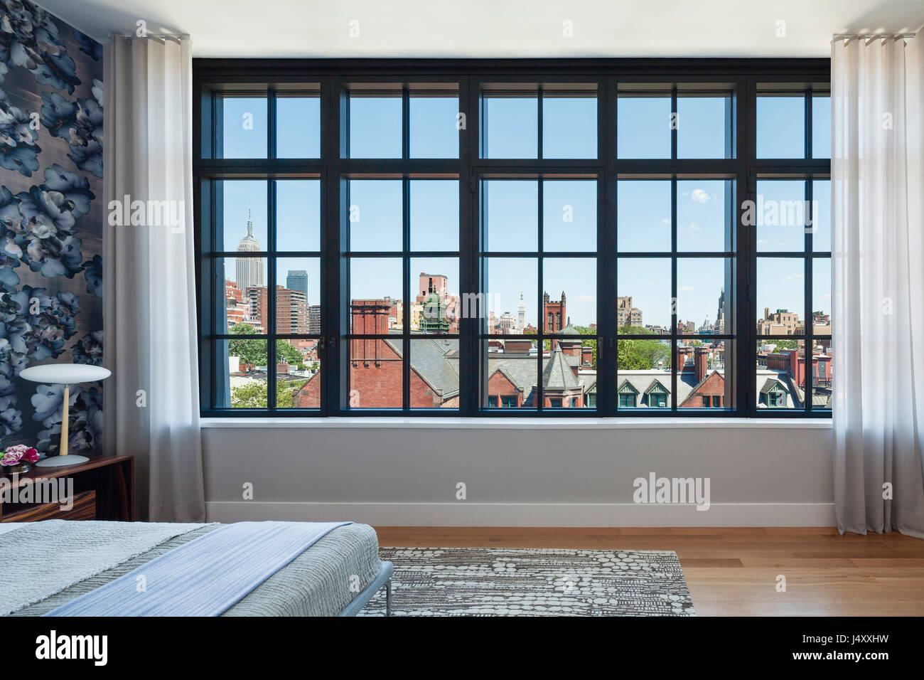 Manhattan apartment view from window hires stock photography and