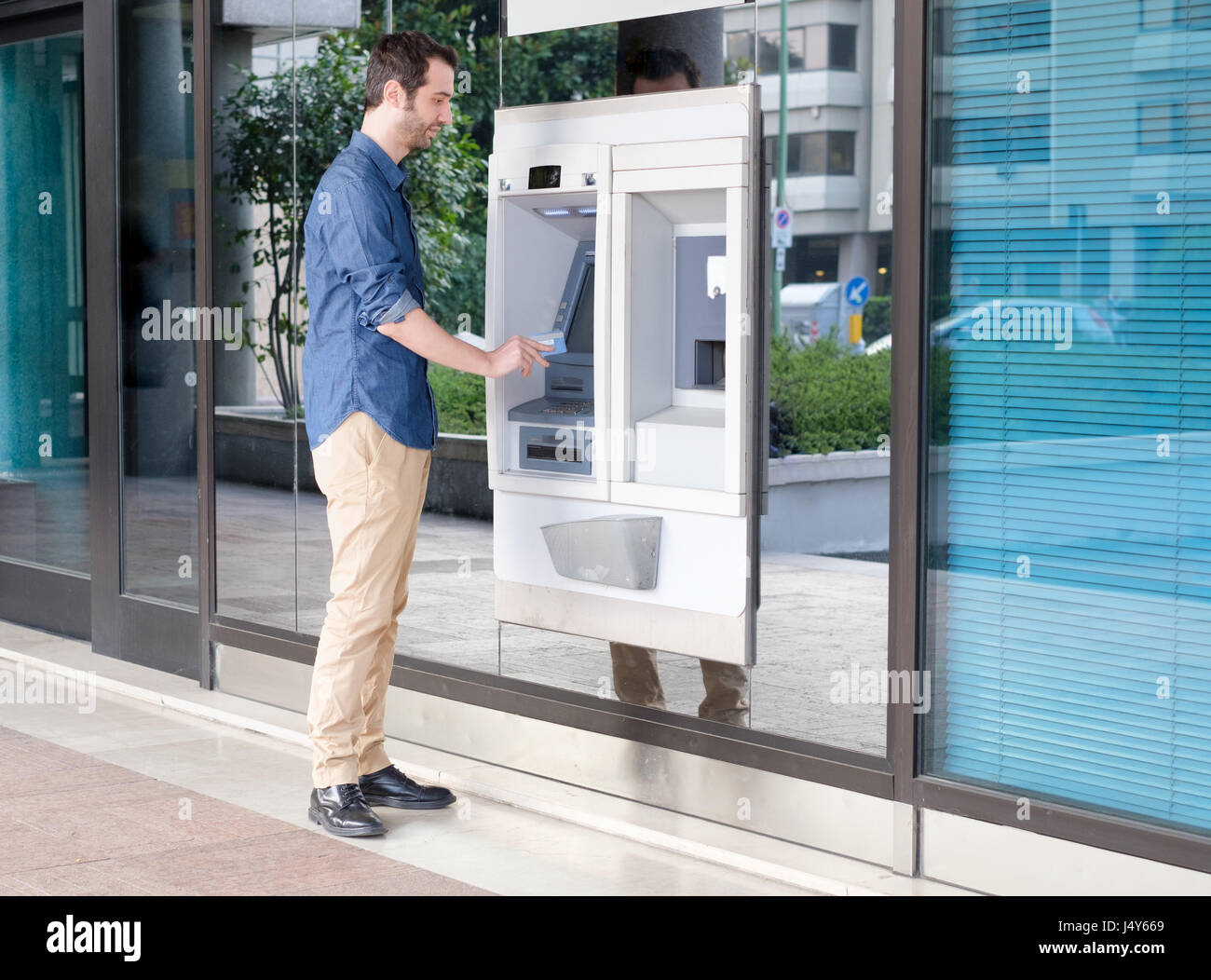 geur complexiteit dikte Money automat hi-res stock photography and images - Page 3 - Alamy
