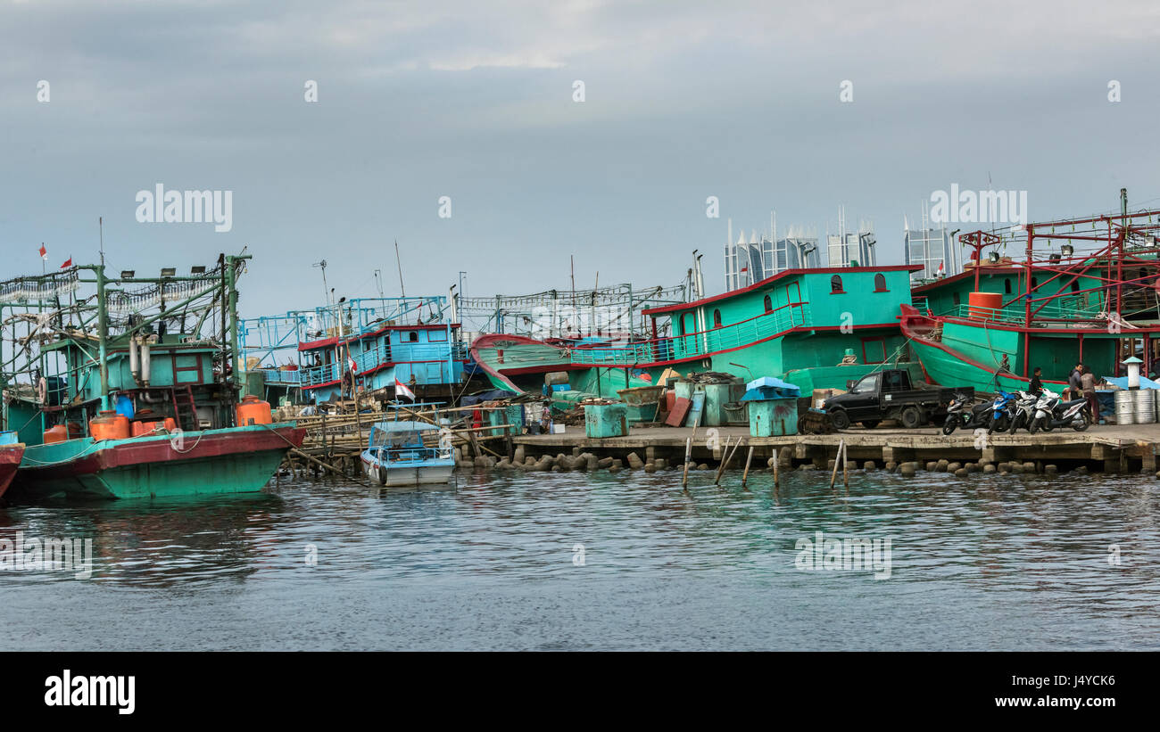 Harbour scene, Pasar Akan fish market, Jakarta, Indonesia Stock Photo