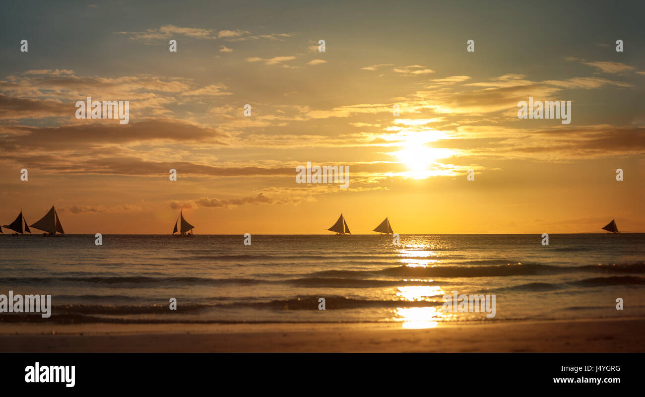 Beach scene boracay hi-res stock photography and images - Alamy