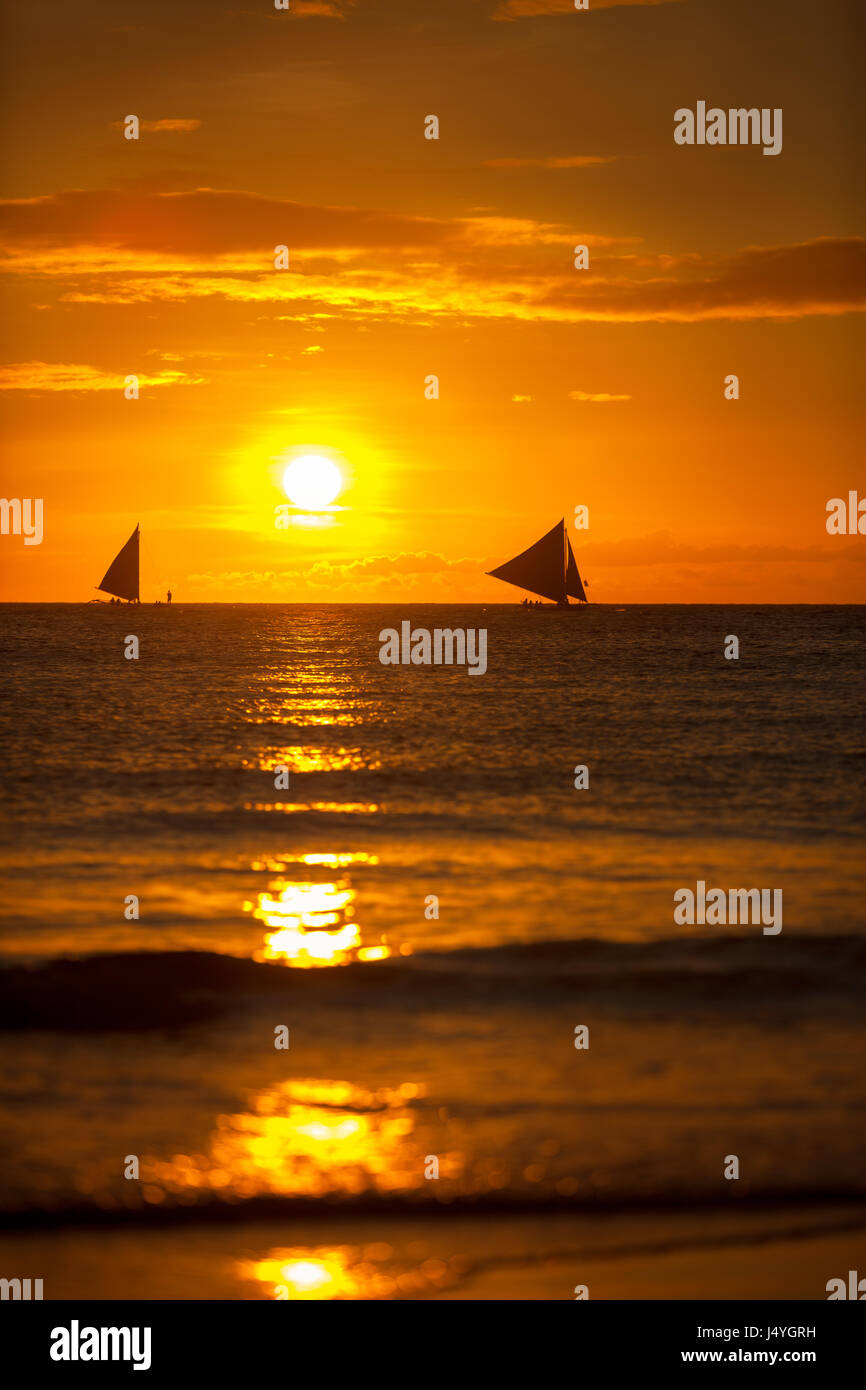 Sail boats sunset boracay hi-res stock photography and images - Alamy