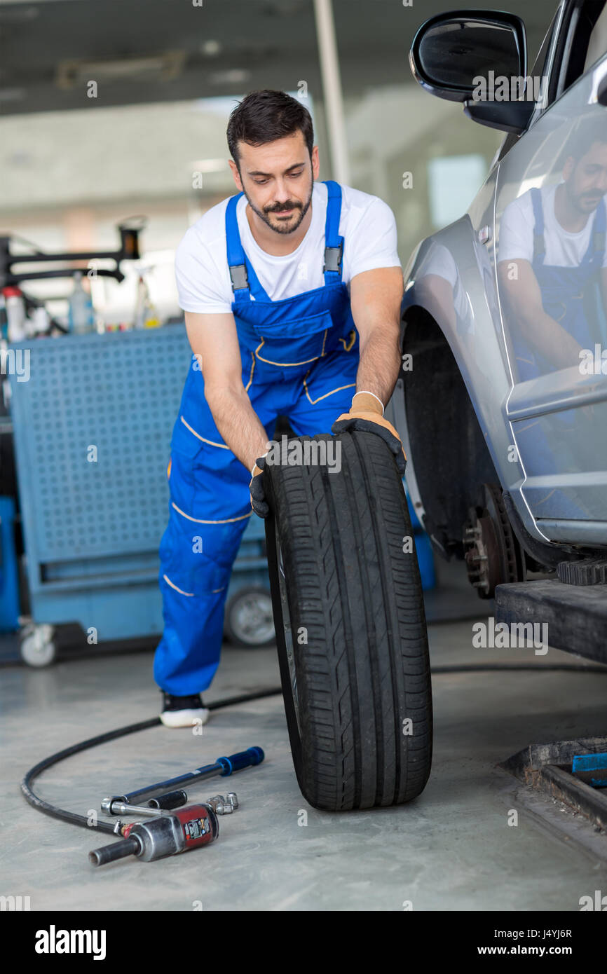 Black mechanic working on car hi-res stock photography and images - Alamy