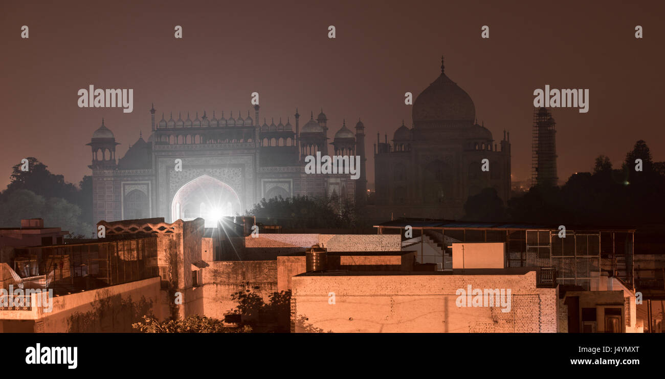 Silhouette of the Taj Mahal at night in Agra, India Stock Photo