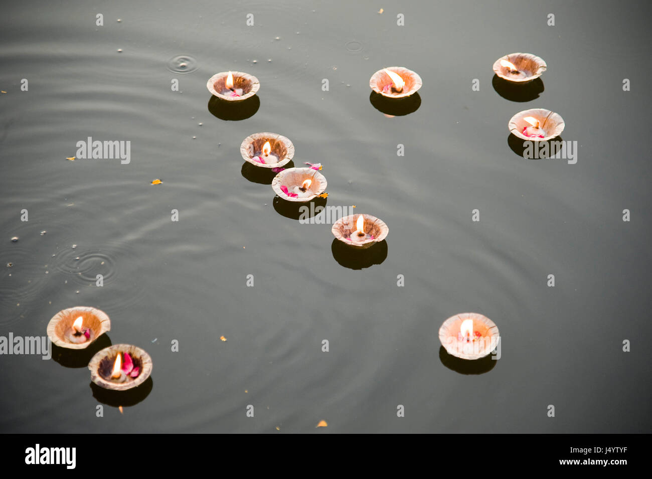 Floating oil lamp hires stock photography and images Alamy