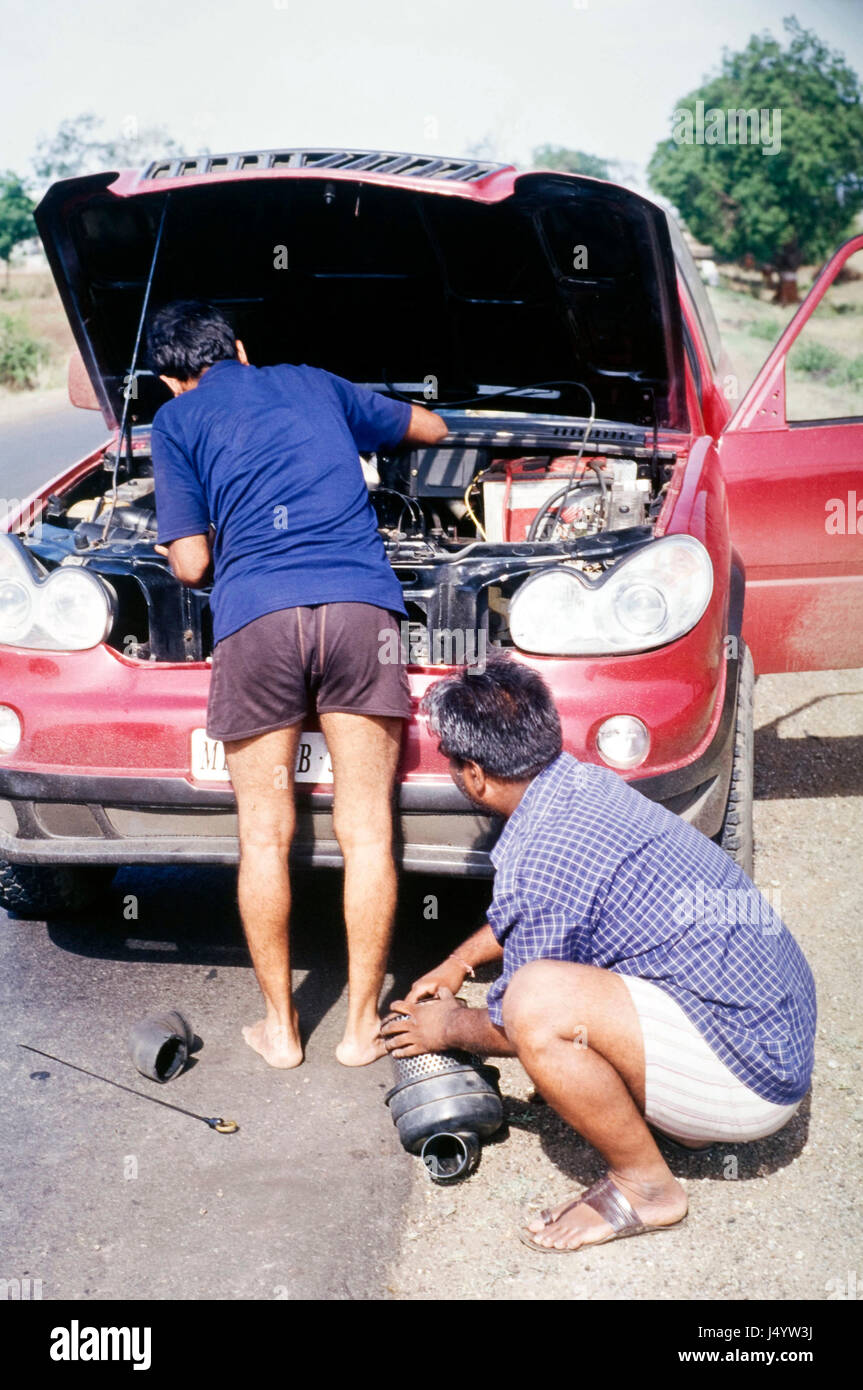 Indian Man Reparining Machine Indian mechanic hi-res stock photography and images - Alamy