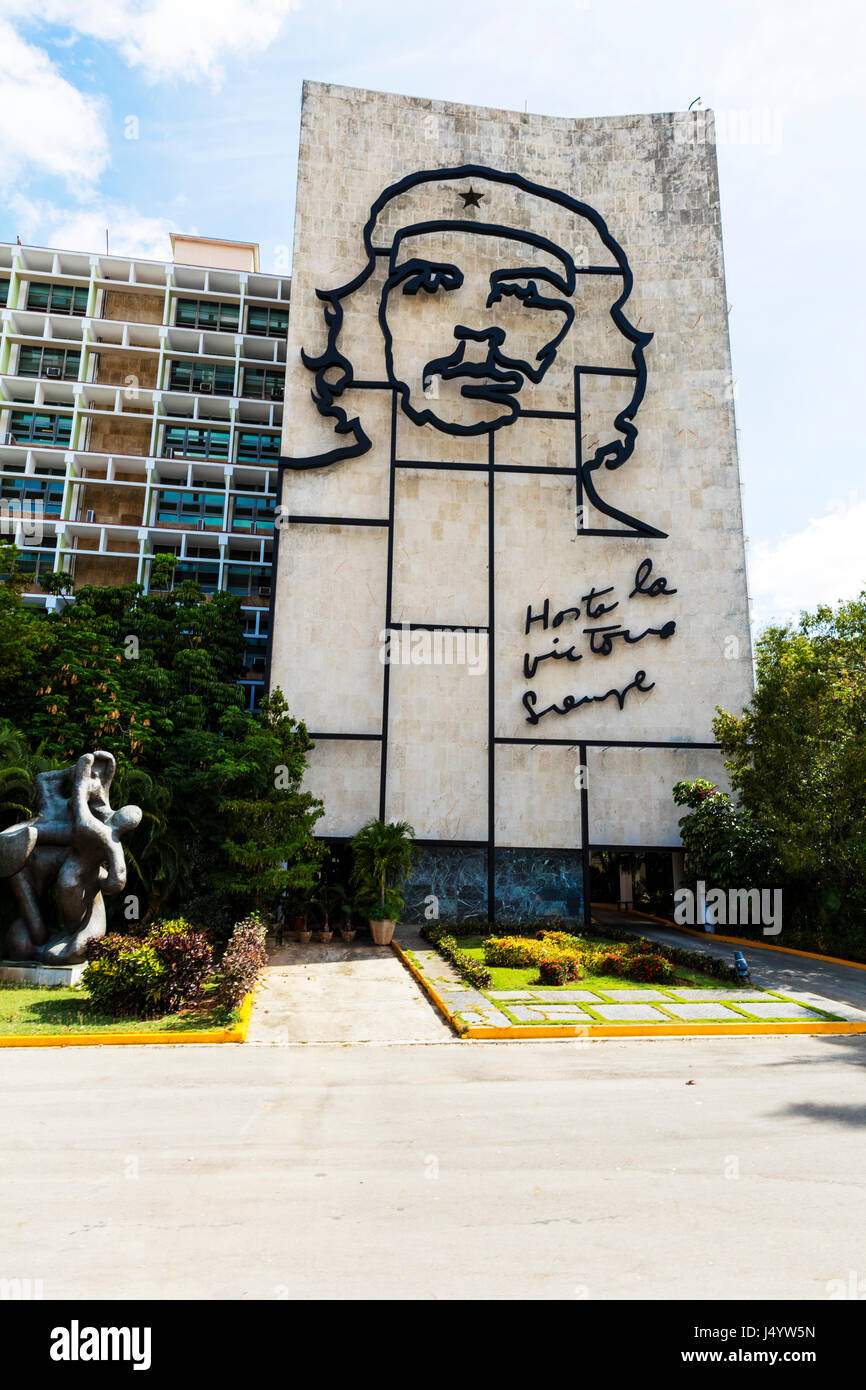 iconic artwork of Che Guevara in Revolution Square, Havana Government building in Revolution Square Che Guevara insignia Hasta La Victoria Siempre Stock Photo
