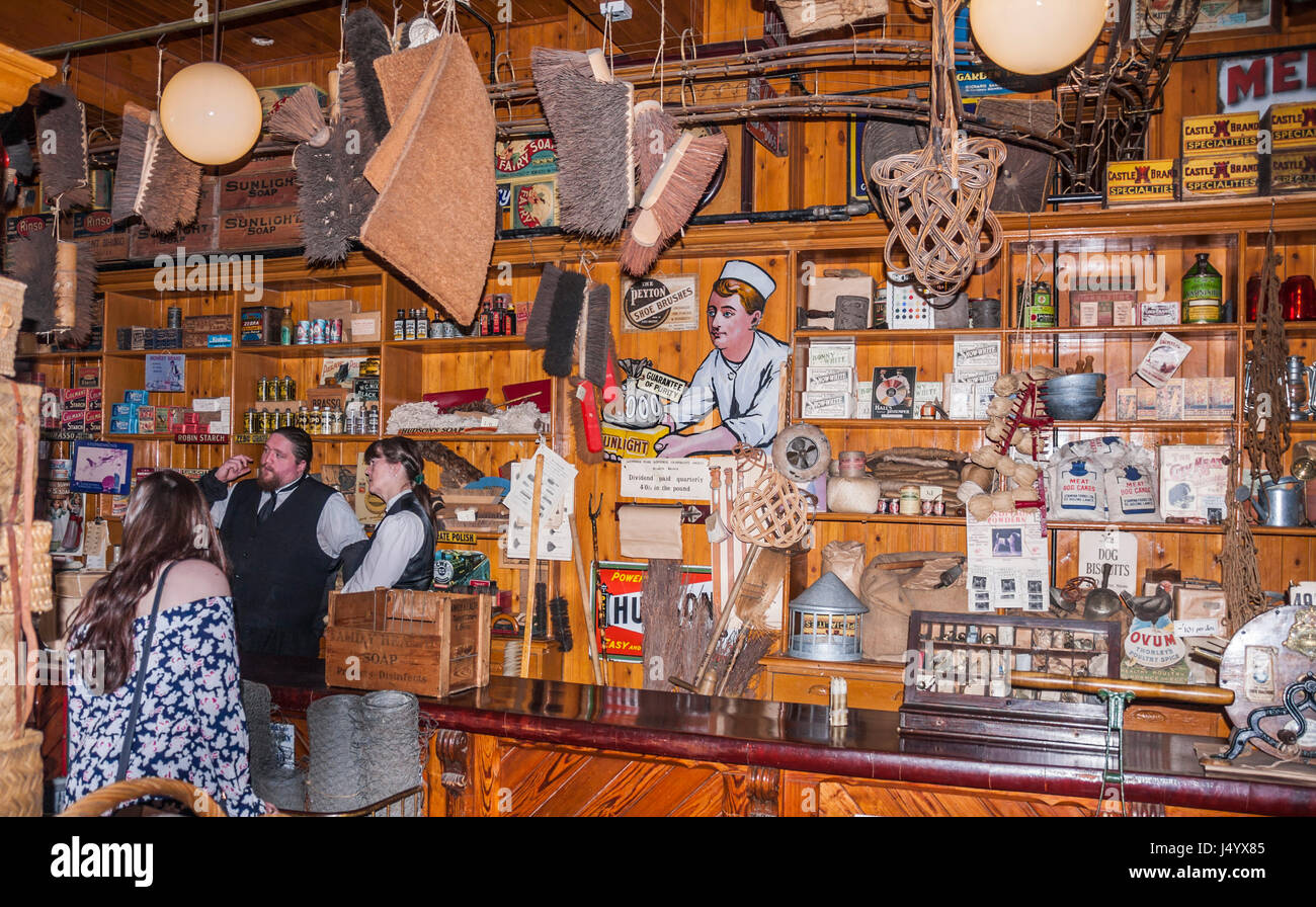 Hardware store interior hires stock photography and images Alamy