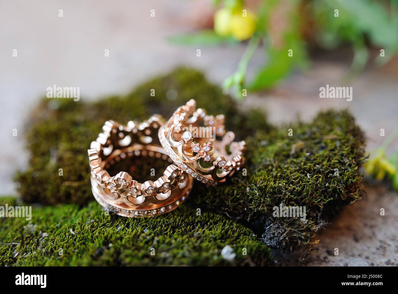 wedding rings crown Stock Photo - Alamy