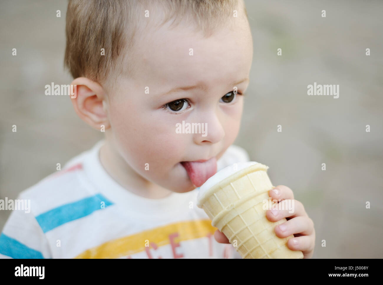 Child eating ice cream hires stock photography and images Alamy