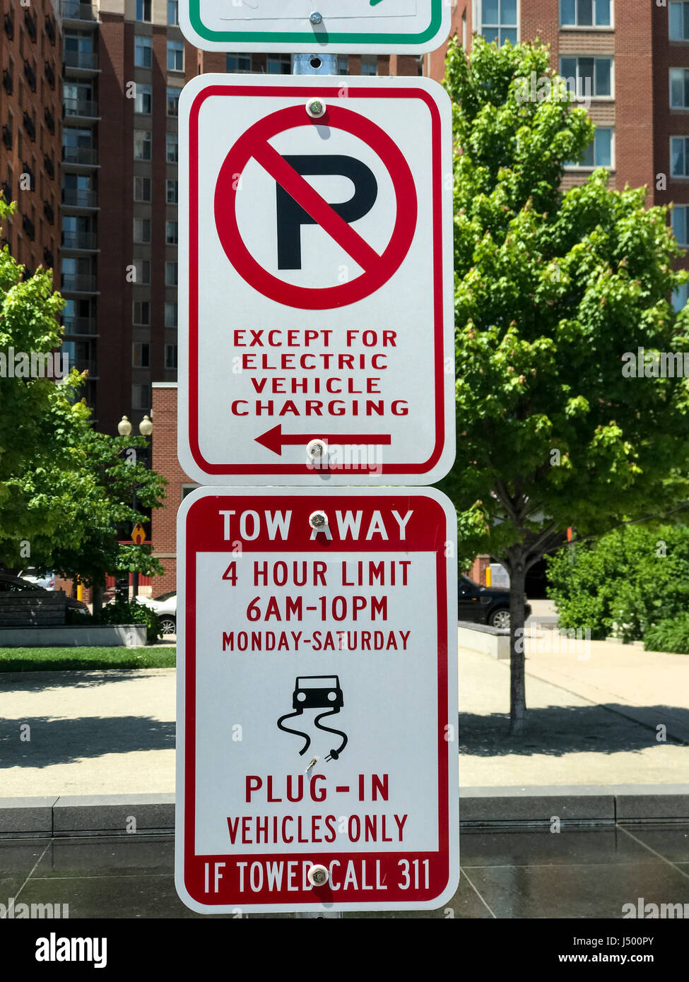 Parking sign electric cars hires stock photography and images Alamy