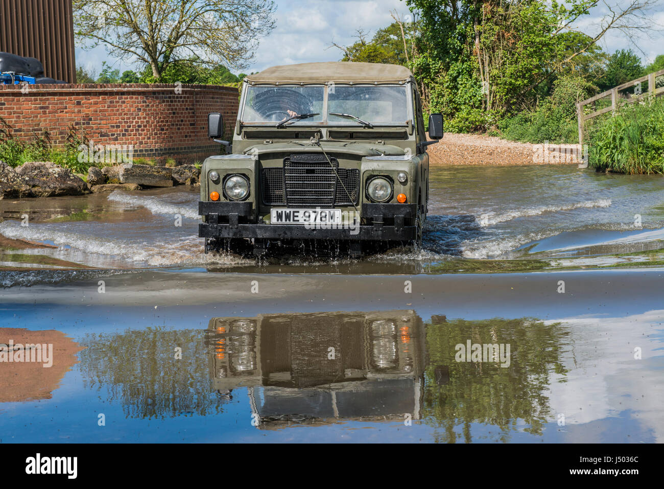 Land Rover Split Screen Split screen land rover series hi-res stock photography and images - Alamy