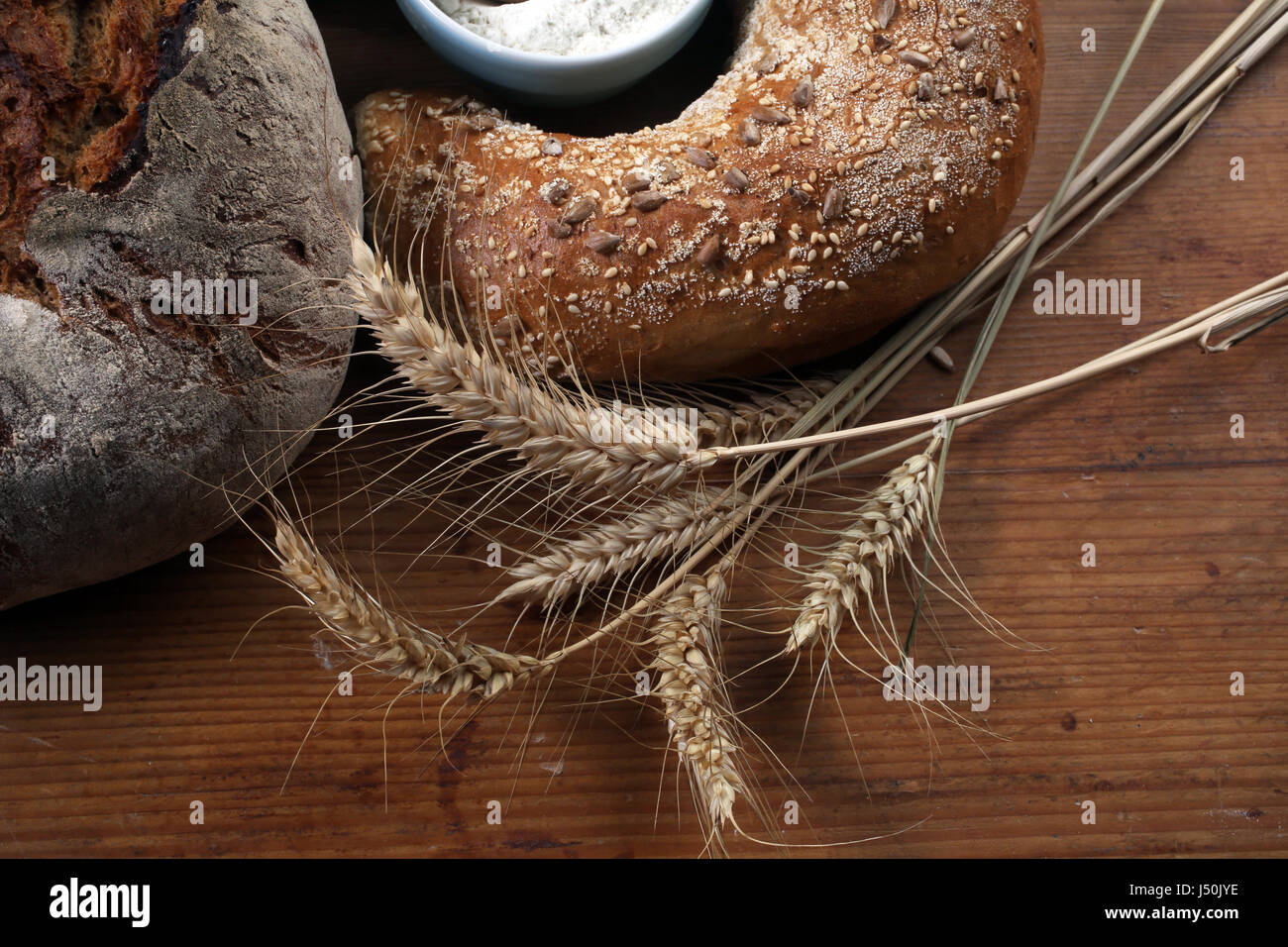 Bread and ears of wheat Stock Photo - Alamy