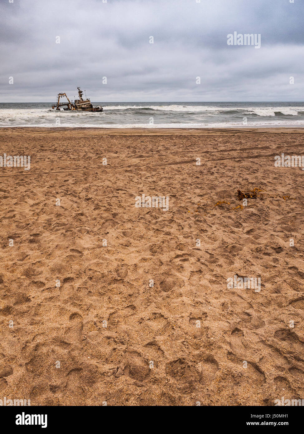 Namibia skeleton coast footprints hi-res stock photography and images ...