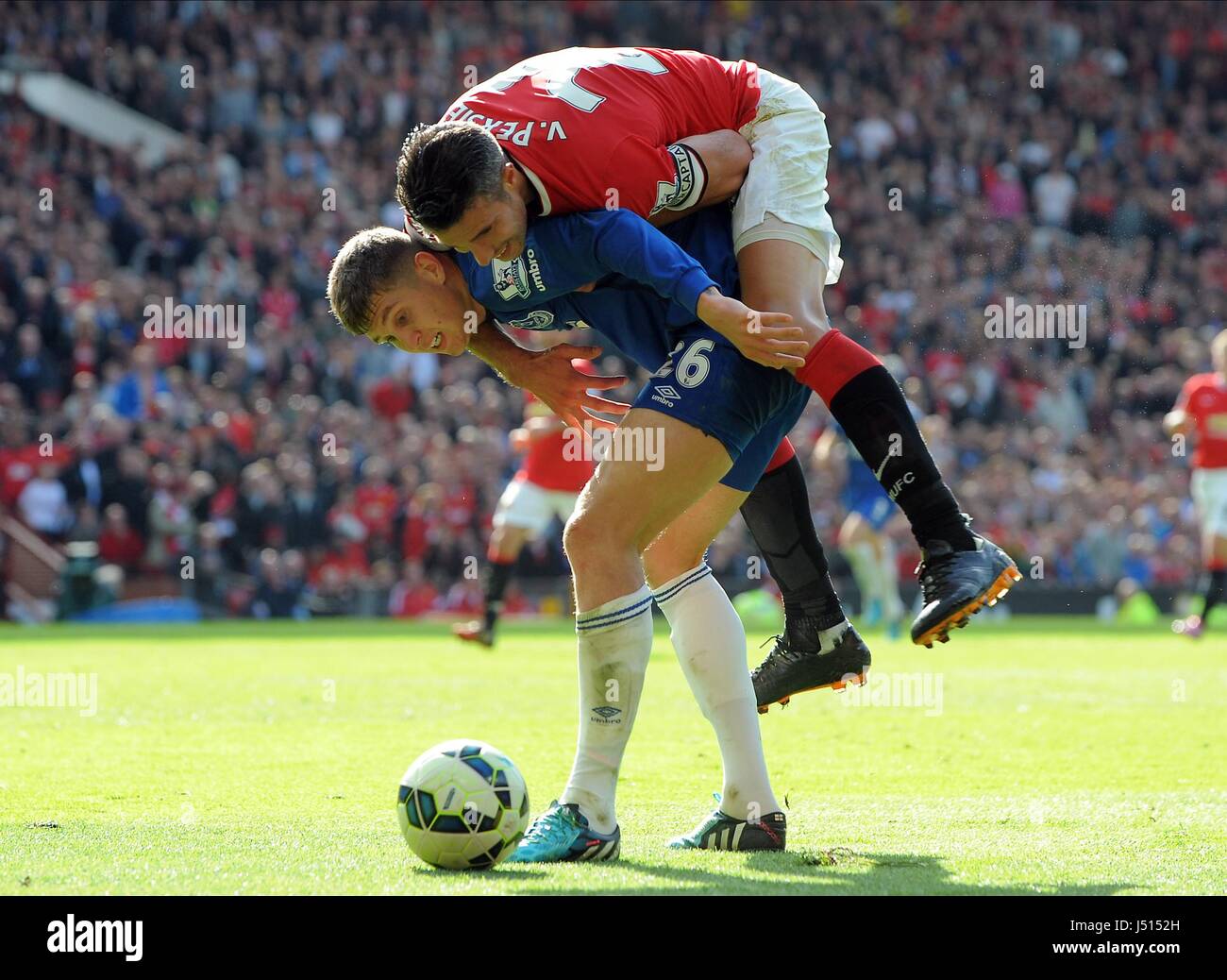 JOHN STONES & ROBIN VAN PERSIE MANCHESTER UNITED FC V EVERTON OLD TRAFFORD  MANCHESTER ENGLAND 05 October 2014 Stock Photo - Alamy