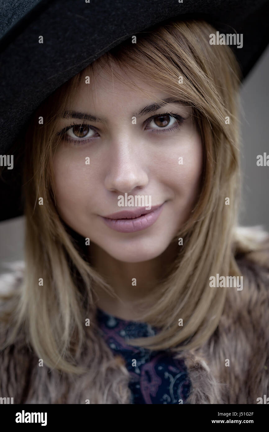 Pretty girl wearing retro hat hi-res stock photography and images - Alamy