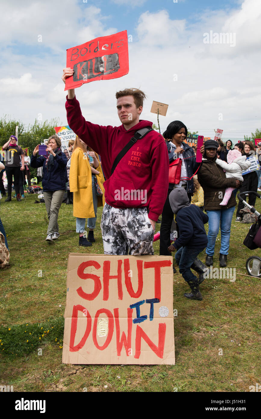 Bedford, UK. 15th May, 2017. A man holds up a sign at a demonstration at Yarl's Wood Immigration Removal Centre against UK immigration detention policy. Hundreds of protesters demonstrated outside the Yarl's Wood centre, kicking and hitting the perimeter fence, and calling for the centre to be shutdown. Credit: Jacob Sacks-Jones/Alamy Live News. Stock Photo