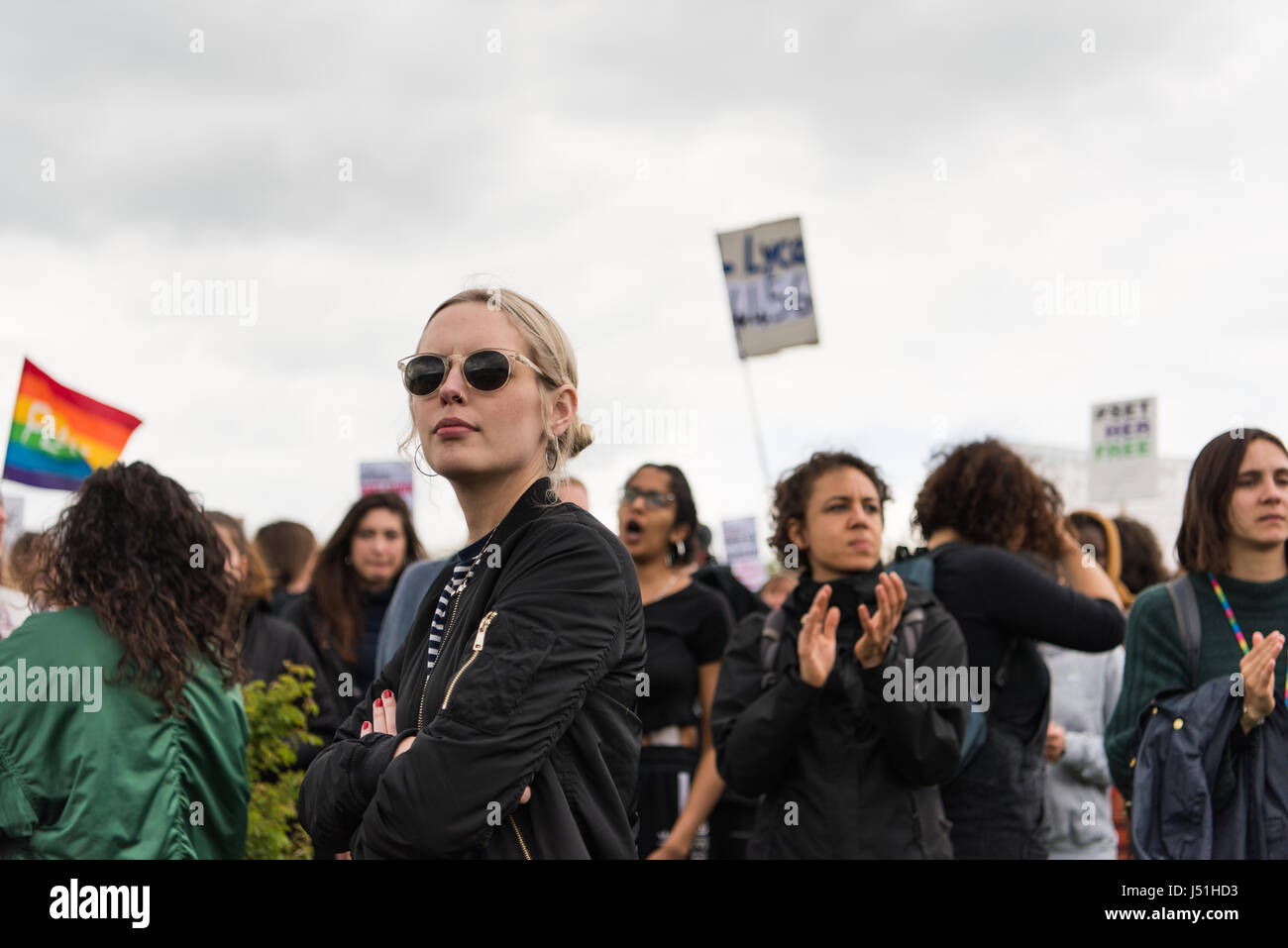 Bedford, UK. 15th May, 2017. A woman at a protest  against UK immigration detention policy, outside Yarl's Wood Immigration Removal Centre. Hundreds of protesters demonstrated outside the Yarl's Wood centre, kicking and hitting the perimeter fence, and calling for the centre to be shutdown. Credit: Jacob Sacks-Jones/Alamy Live News. Stock Photo