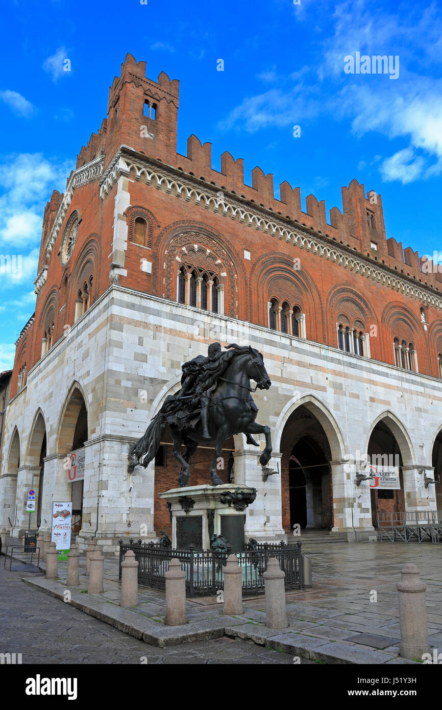 Piacenza Pinned on a Map of Italy Stock Image - Image of macro, thumbtack:  105736485, image size:866x1390