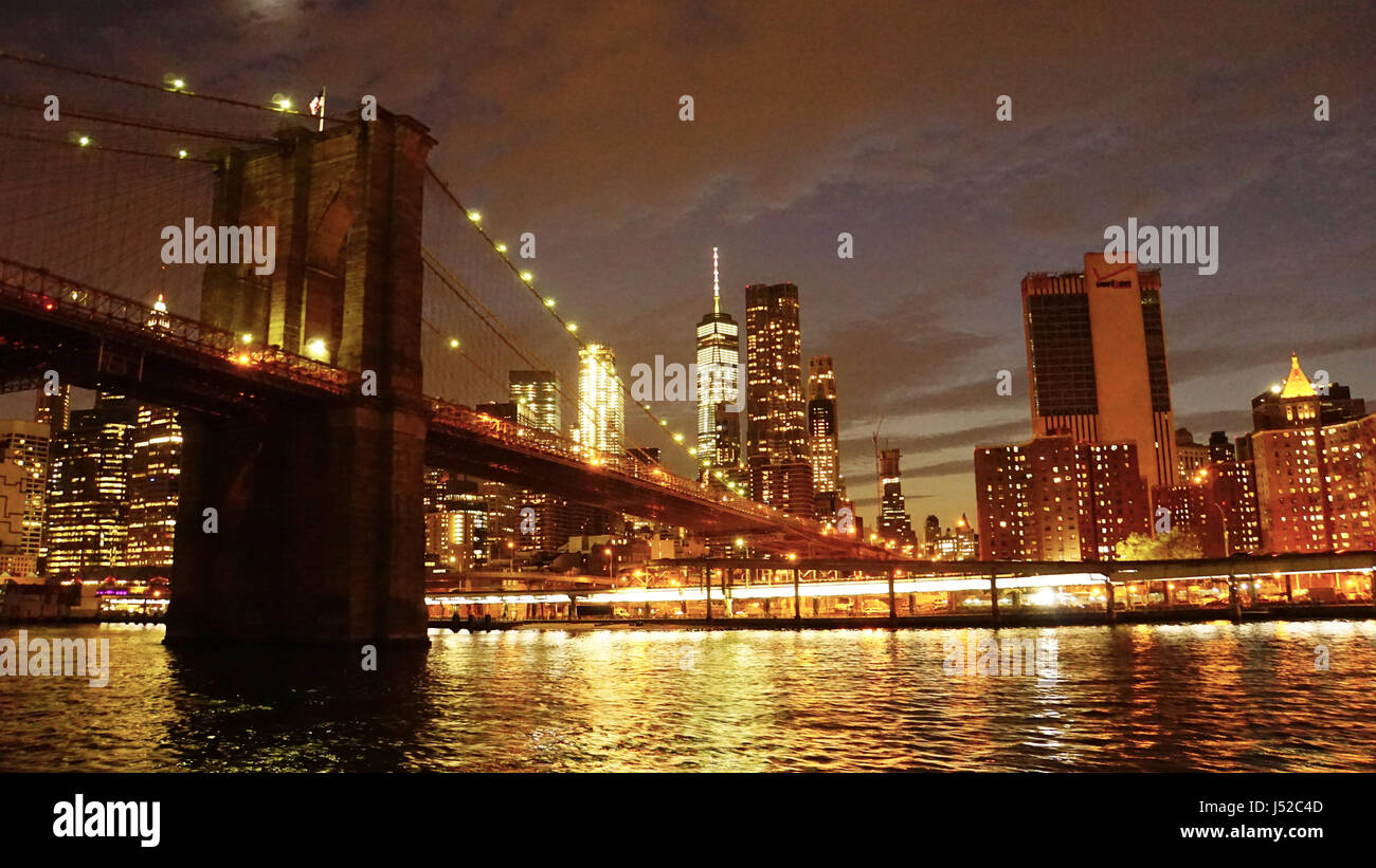 Brooklyn bridge and New York skyline at night Stock Photo